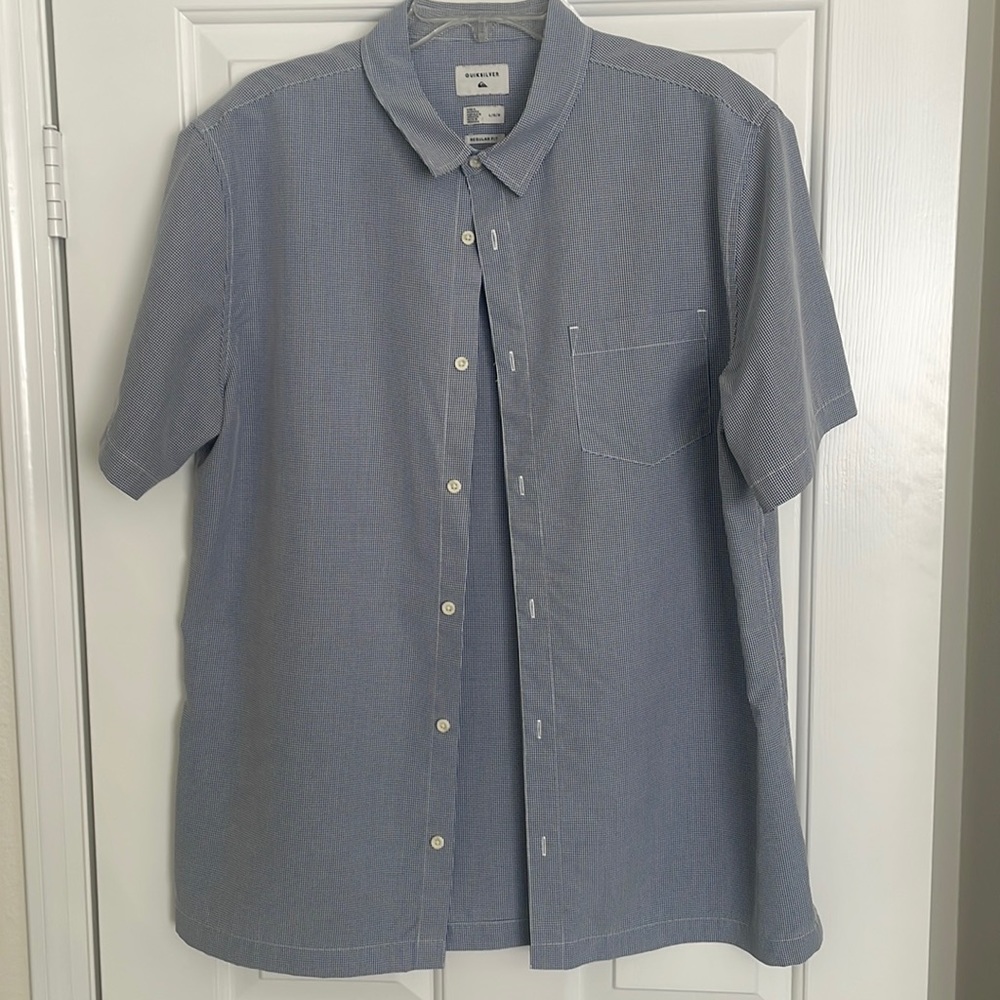 Quick silver regular fit. Good cond.